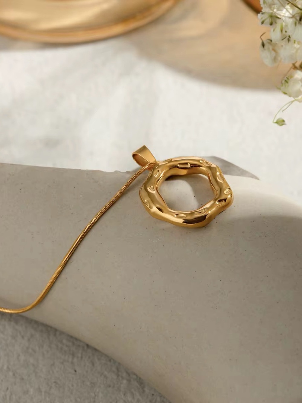 18K Gold Plated Circle Pendant Necklace - Picture 5 of 8